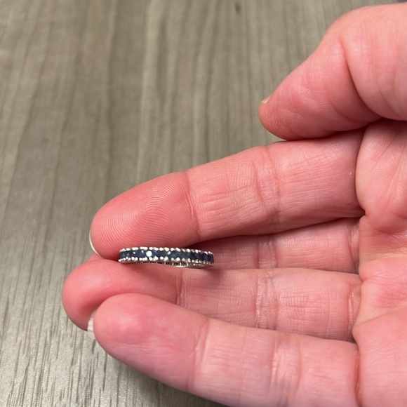 14 karat white gold sapphire eternity band - Picture 4 of 5